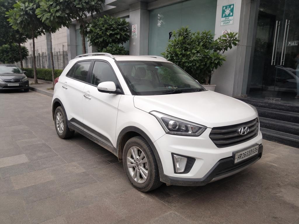 White Hyundai Creta cargo crossover